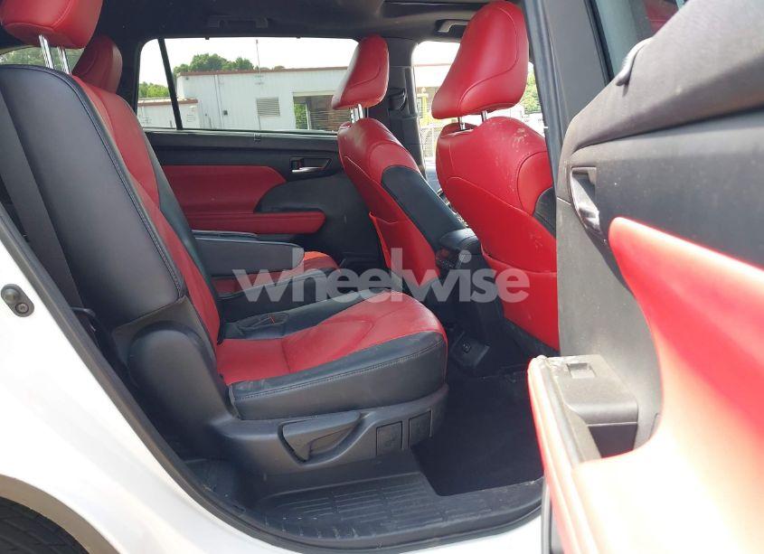 Photo 8 of 2022 Toyota Highlander XSE (VIN 5TDLZRBH2NS189006)