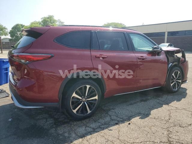 Photo 2 of 2022 TOYOTA HIGHLANDER XSE (VIN 5TDLZRBH2NS242545)