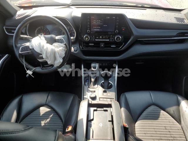 Photo 4 of 2022 TOYOTA HIGHLANDER XSE (VIN 5TDLZRBH2NS242545)