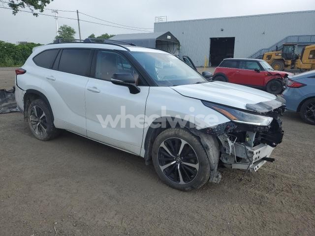Photo 2 of 2022 TOYOTA HIGHLANDER XSE (VIN 5TDLZRBH2NS248961)
