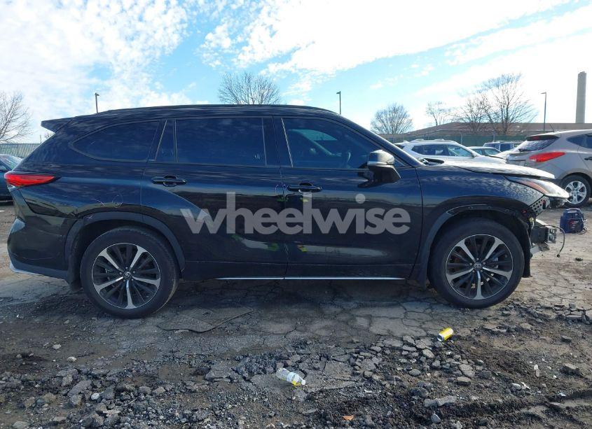 Photo 12 of 2021 Toyota Highlander XSE (VIN 5TDLZRBH3MS121456)