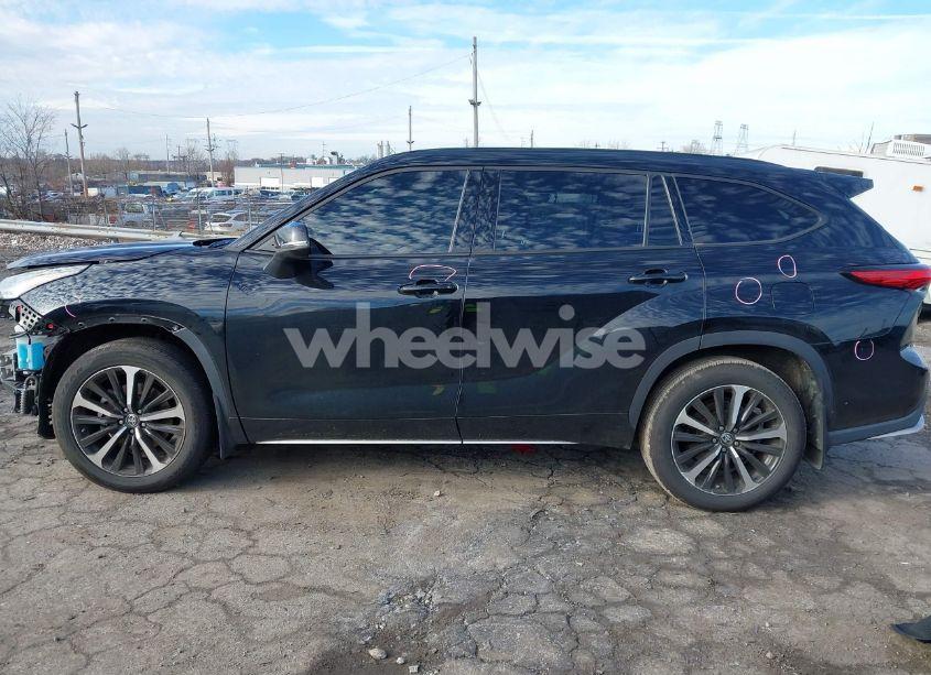 Photo 13 of 2021 Toyota Highlander XSE (VIN 5TDLZRBH3MS121456)