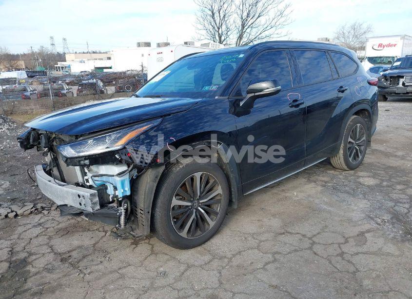 Photo 2 of 2021 Toyota Highlander XSE (VIN 5TDLZRBH3MS121456)