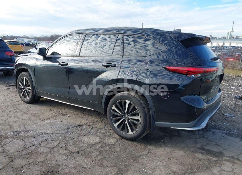 Photo 3 of 2021 Toyota Highlander XSE (VIN 5TDLZRBH3MS121456)