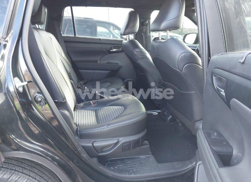 Photo 8 of 2021 Toyota Highlander XSE (VIN 5TDLZRBH3MS121456)