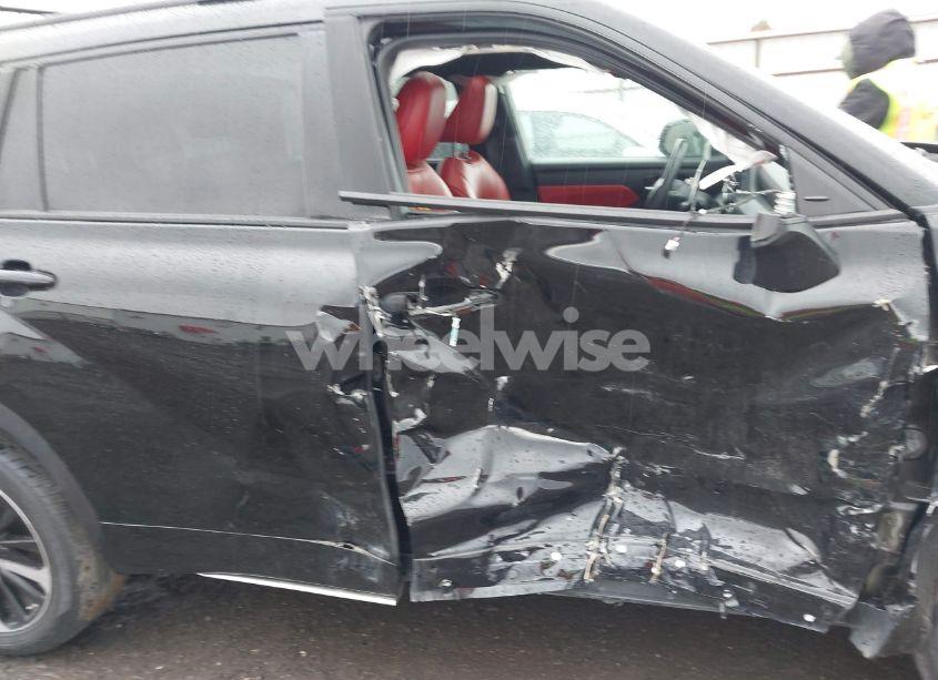 Photo 13 of 2021 Toyota Highlander XSE (VIN 5TDLZRBH3MS159477)