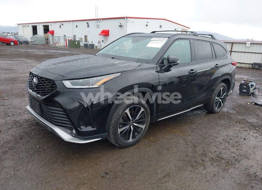 Photo 2 of 2021 Toyota Highlander XSE (VIN 5TDLZRBH3MS159477)
