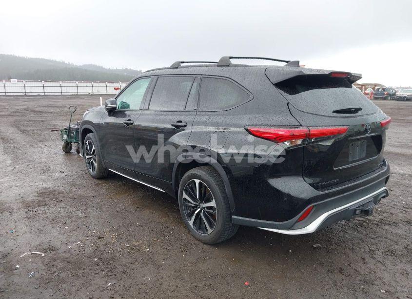 Photo 3 of 2021 Toyota Highlander XSE (VIN 5TDLZRBH3MS159477)