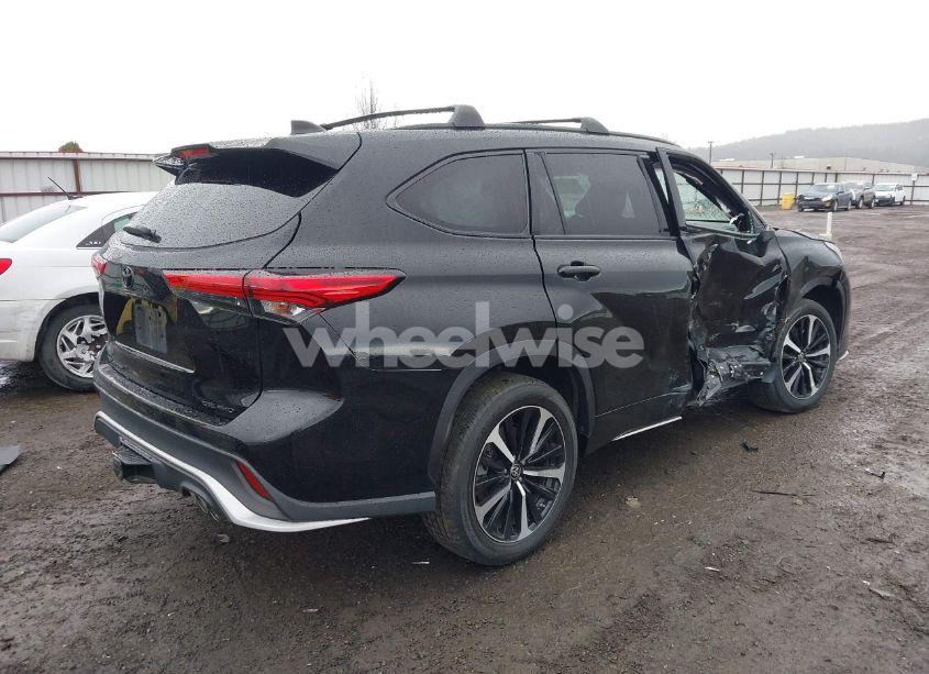 Photo 4 of 2021 Toyota Highlander XSE (VIN 5TDLZRBH3MS159477)