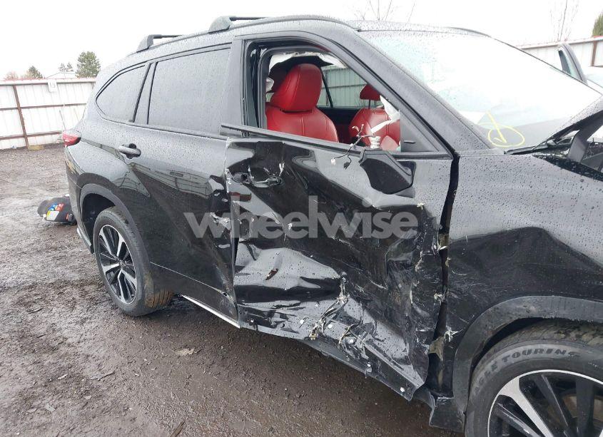 Photo 6 of 2021 Toyota Highlander XSE (VIN 5TDLZRBH3MS159477)