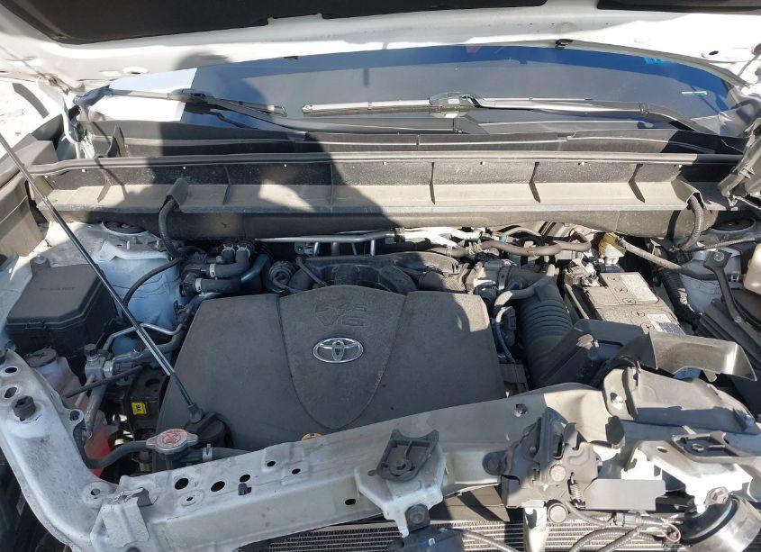 Photo 10 of 2022 Toyota Highlander XSE (VIN 5TDLZRBH3NS191346)