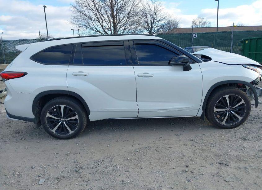Photo 13 of 2022 Toyota Highlander XSE (VIN 5TDLZRBH3NS191346)