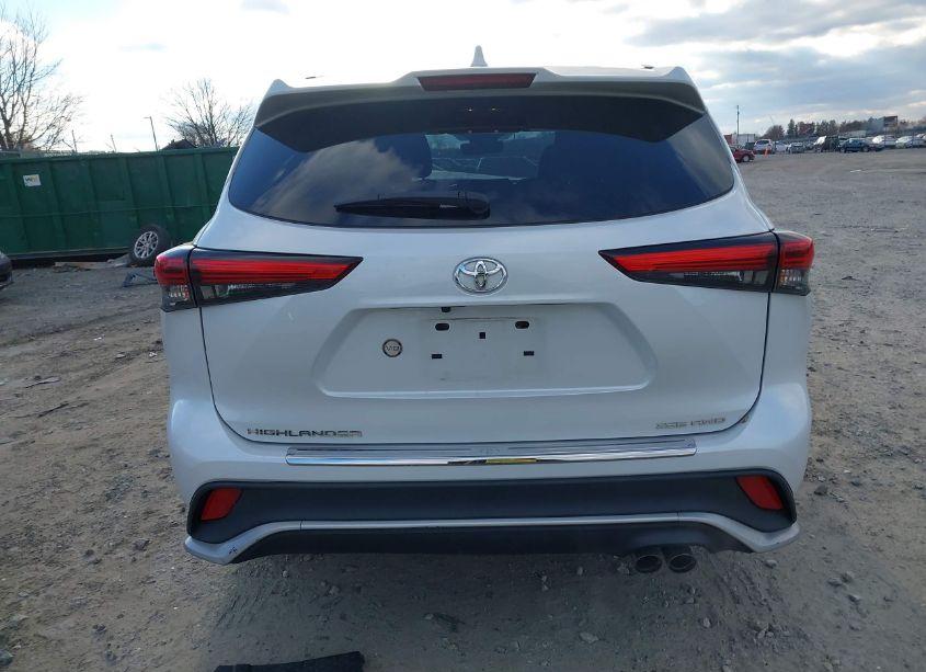 Photo 16 of 2022 Toyota Highlander XSE (VIN 5TDLZRBH3NS191346)