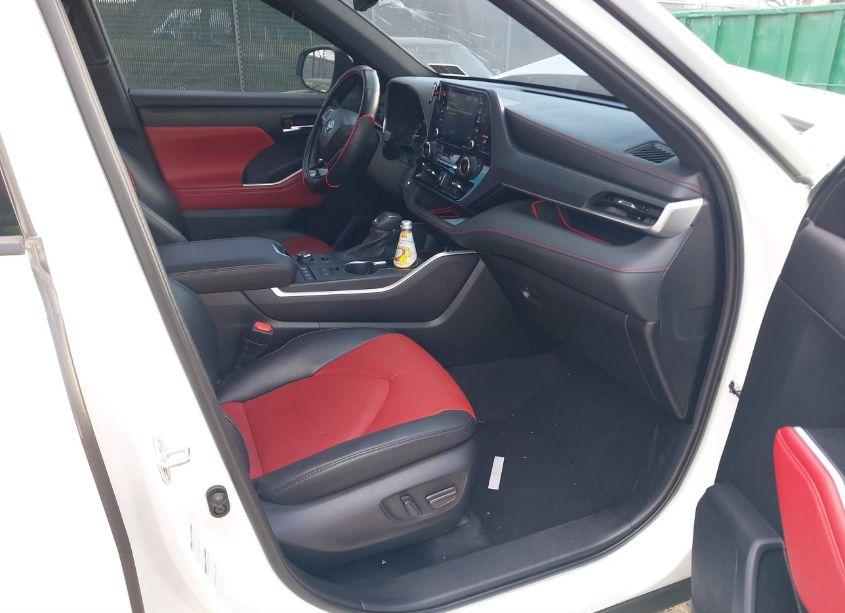 Photo 5 of 2022 Toyota Highlander XSE (VIN 5TDLZRBH3NS191346)