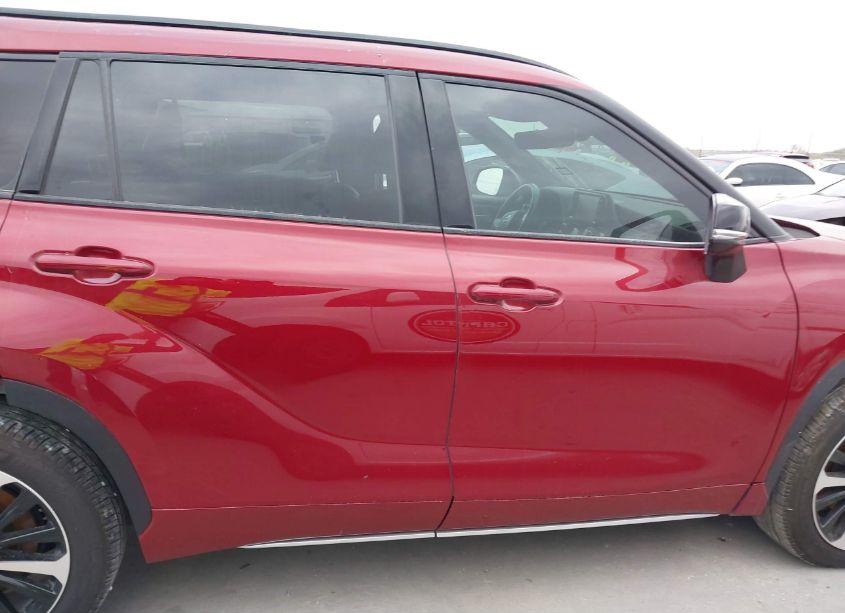 Photo 13 of 2021 Toyota Highlander XSE (VIN 5TDLZRBH5MS068209)