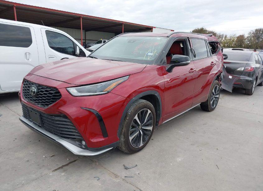 Photo 2 of 2021 Toyota Highlander XSE (VIN 5TDLZRBH5MS068209)