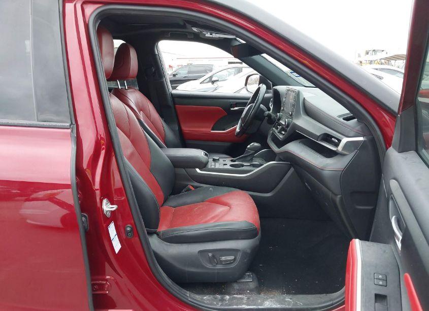 Photo 5 of 2021 Toyota Highlander XSE (VIN 5TDLZRBH5MS068209)