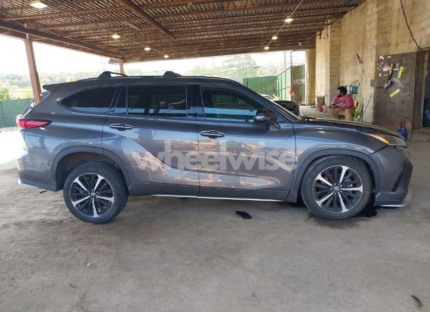 Photo 14 of 2021 Toyota Highlander XSE (VIN 5TDLZRBH6MS082409)