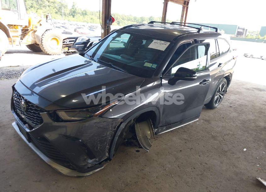 Photo 2 of 2021 Toyota Highlander XSE (VIN 5TDLZRBH6MS082409)