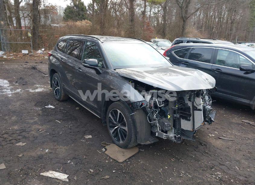 2022 Toyota Highlander XSE (VIN 5TDLZRBH6NS236117) main photo