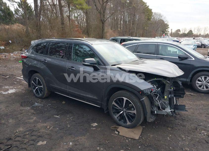 Photo 13 of 2022 Toyota Highlander XSE (VIN 5TDLZRBH6NS236117)
