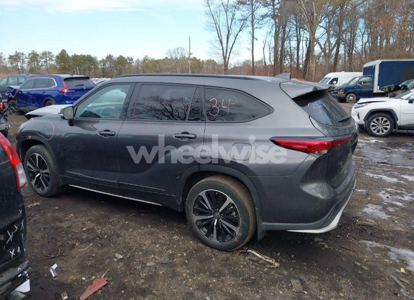 Photo 14 of 2022 Toyota Highlander XSE (VIN 5TDLZRBH6NS236117)