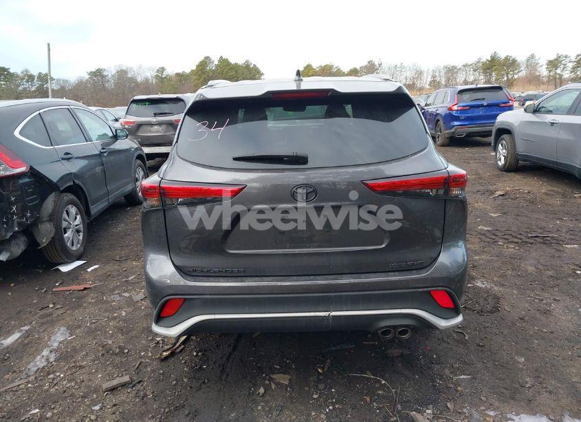 Photo 16 of 2022 Toyota Highlander XSE (VIN 5TDLZRBH6NS236117)