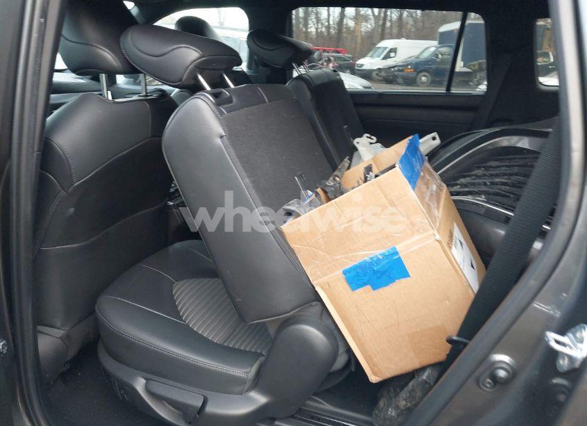 Photo 8 of 2022 Toyota Highlander XSE (VIN 5TDLZRBH6NS236117)