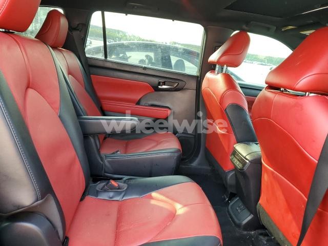 2022 TOYOTA HIGHLANDER XSE (VIN 5TDLZRBH7NS180107) main photo