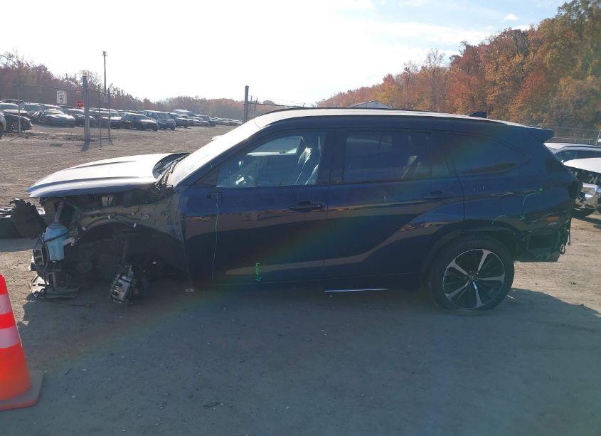 Photo 15 of 2022 Toyota Highlander XSE (VIN 5TDLZRBH7NS243951)