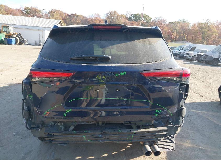 Photo 17 of 2022 Toyota Highlander XSE (VIN 5TDLZRBH7NS243951)