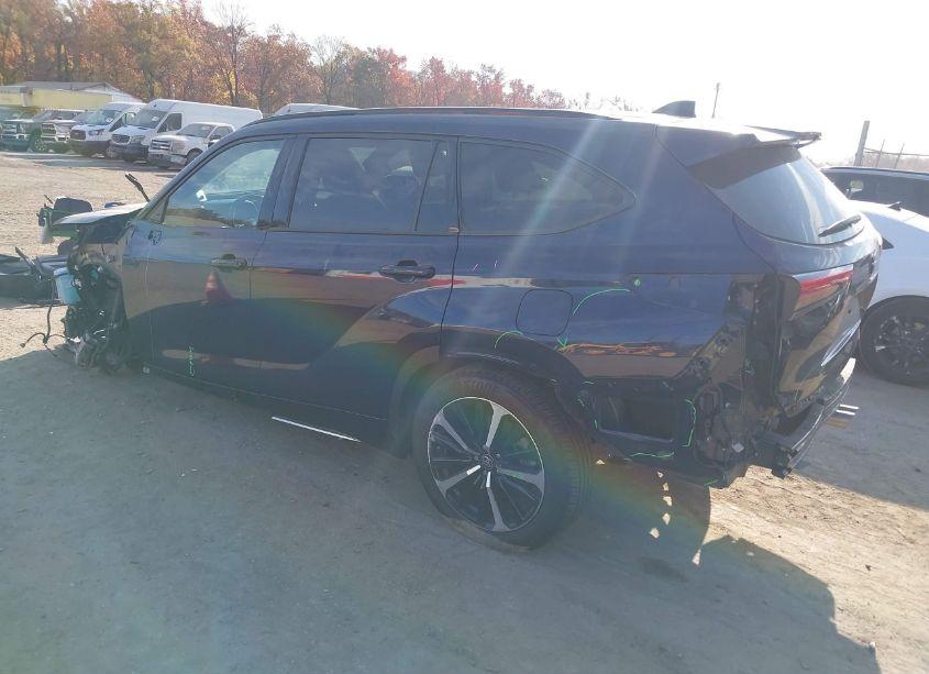 Photo 3 of 2022 Toyota Highlander XSE (VIN 5TDLZRBH7NS243951)