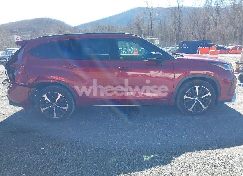 Photo 13 of 2021 Toyota Highlander XSE (VIN 5TDLZRBH8MS100585)