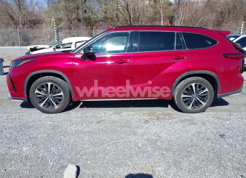 Photo 14 of 2021 Toyota Highlander XSE (VIN 5TDLZRBH8MS100585)