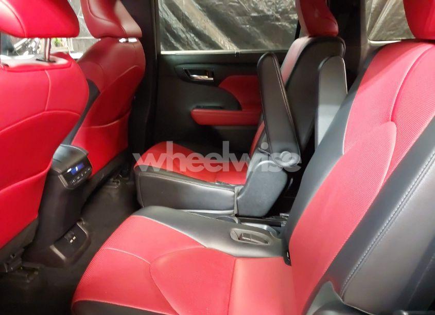 Photo 8 of 2021 Toyota Highlander XSE (VIN 5TDLZRBH8MS116057)