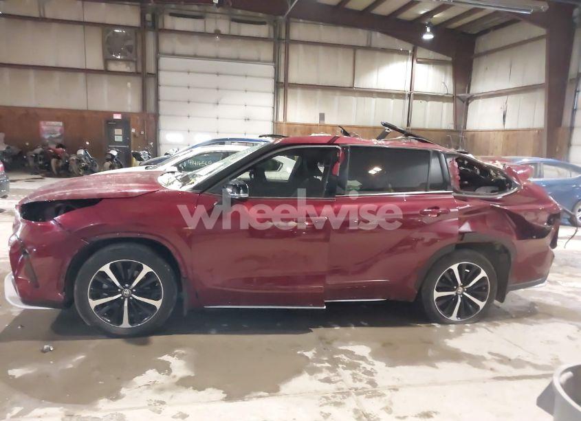 Photo 14 of 2022 Toyota Highlander XSE (VIN 5TDLZRBH8NS201417)