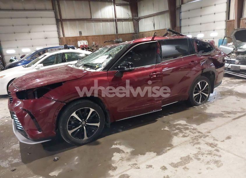 Photo 2 of 2022 Toyota Highlander XSE (VIN 5TDLZRBH8NS201417)