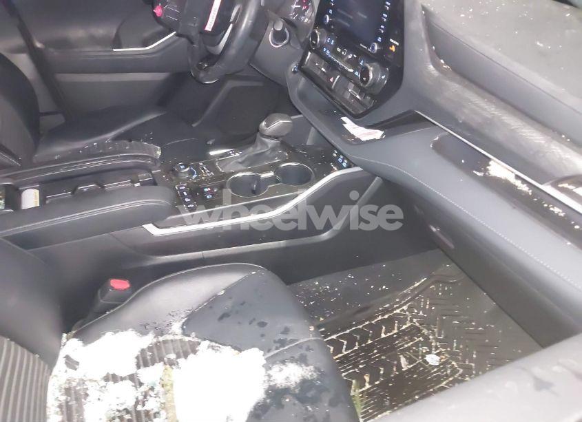 Photo 5 of 2022 Toyota Highlander XSE (VIN 5TDLZRBH8NS201417)