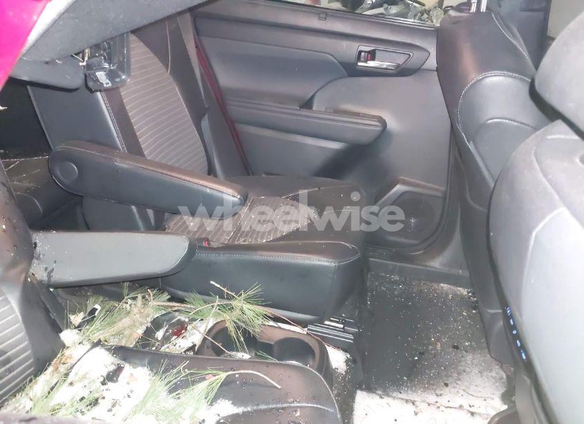 Photo 8 of 2022 Toyota Highlander XSE (VIN 5TDLZRBH8NS201417)