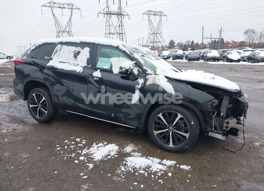 2022 Toyota Highlander XSE (VIN 5TDLZRBH9NS163258) main photo