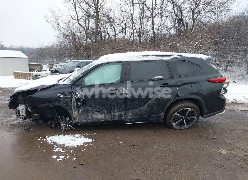 Photo 13 of 2022 Toyota Highlander XSE (VIN 5TDLZRBH9NS163258)