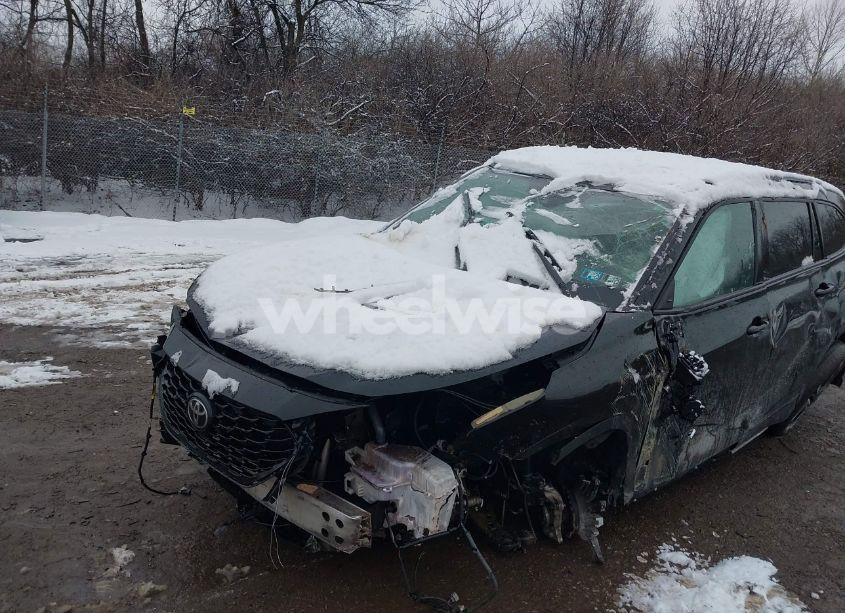 Photo 6 of 2022 Toyota Highlander XSE (VIN 5TDLZRBH9NS163258)