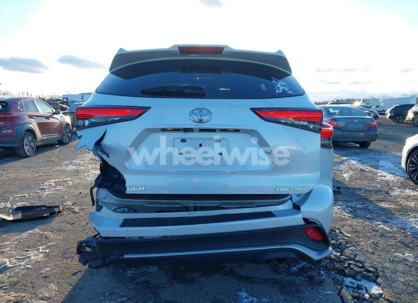 Photo 15 of 2022 Toyota Highlander XSE (VIN 5TDLZRBHXNS188525)