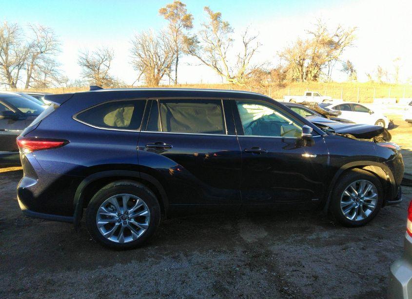 Photo 13 of 2021 Toyota Highlander HYBRID LIMITED (VIN 5TDXBRCH0MS523357)