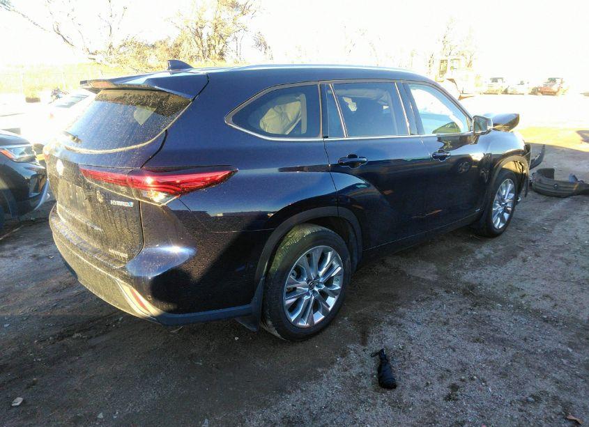 Photo 4 of 2021 Toyota Highlander HYBRID LIMITED (VIN 5TDXBRCH0MS523357)
