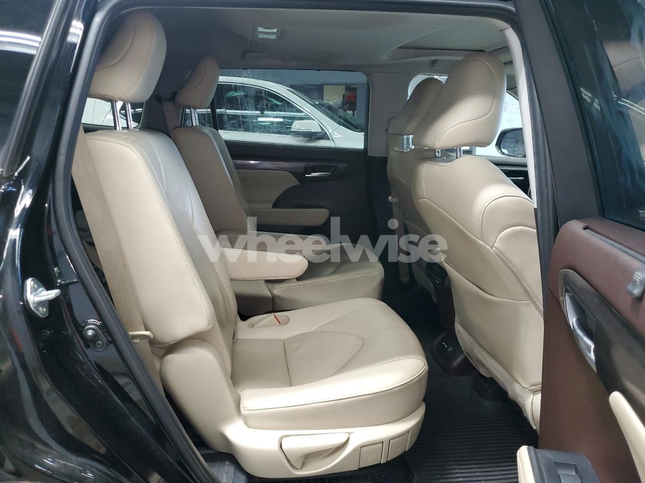 Photo 11 of 2021 TOYOTA HIGHLANDER HYBRID LIMITED (VIN 5TDXBRCH3MS017585)