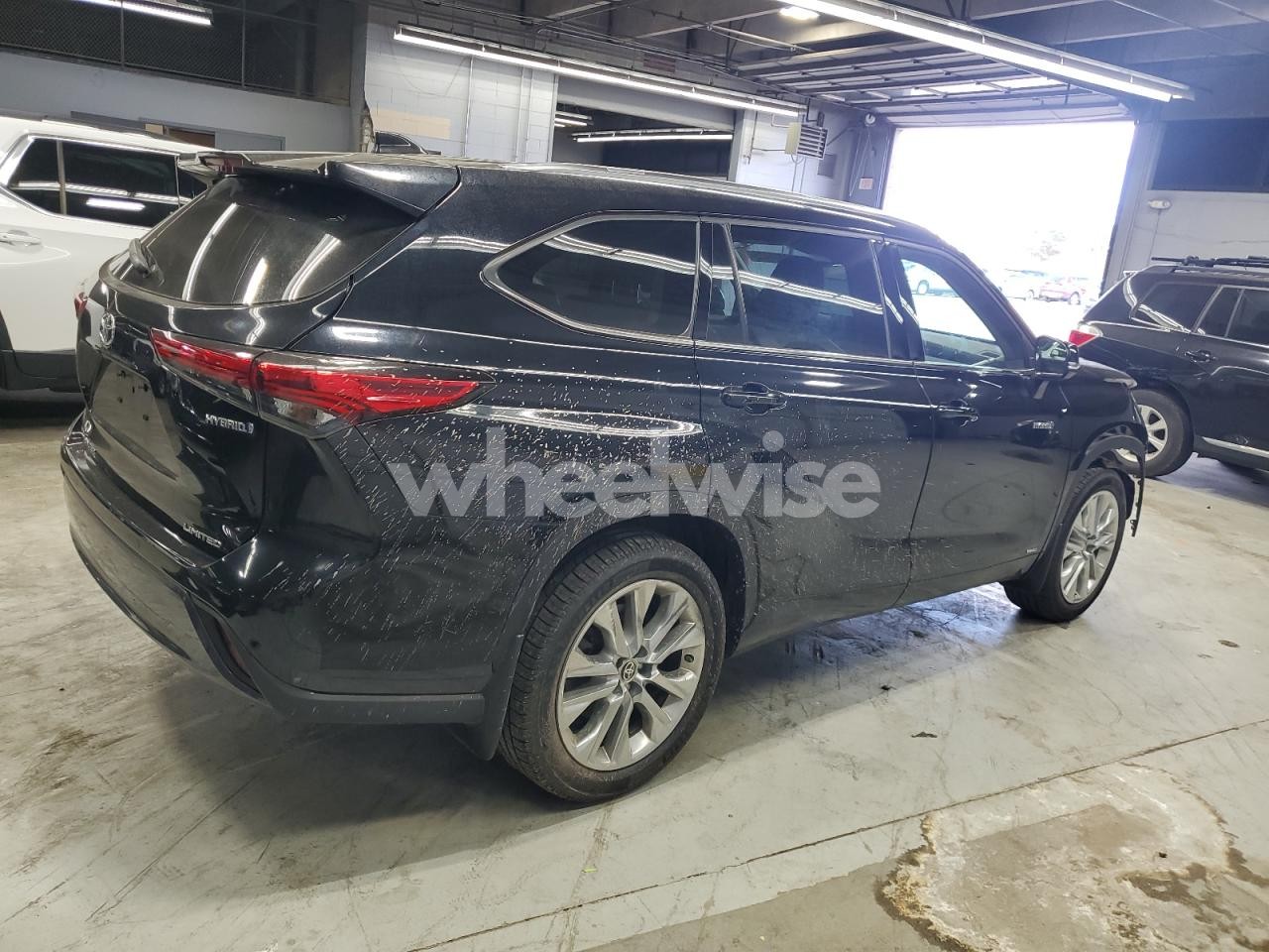 Photo 3 of 2021 TOYOTA HIGHLANDER HYBRID LIMITED (VIN 5TDXBRCH3MS017585)