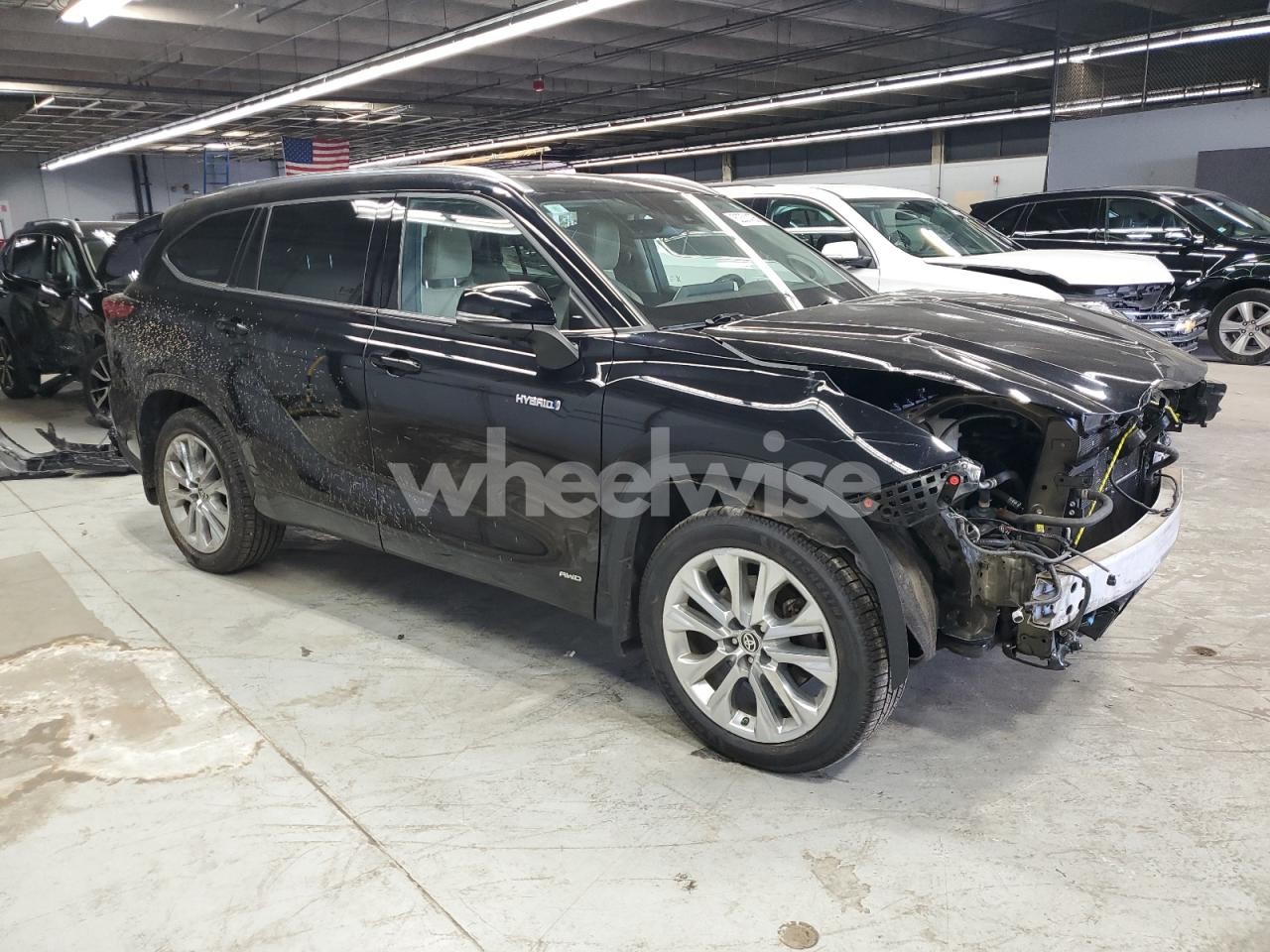 Photo 4 of 2021 TOYOTA HIGHLANDER HYBRID LIMITED (VIN 5TDXBRCH3MS017585)