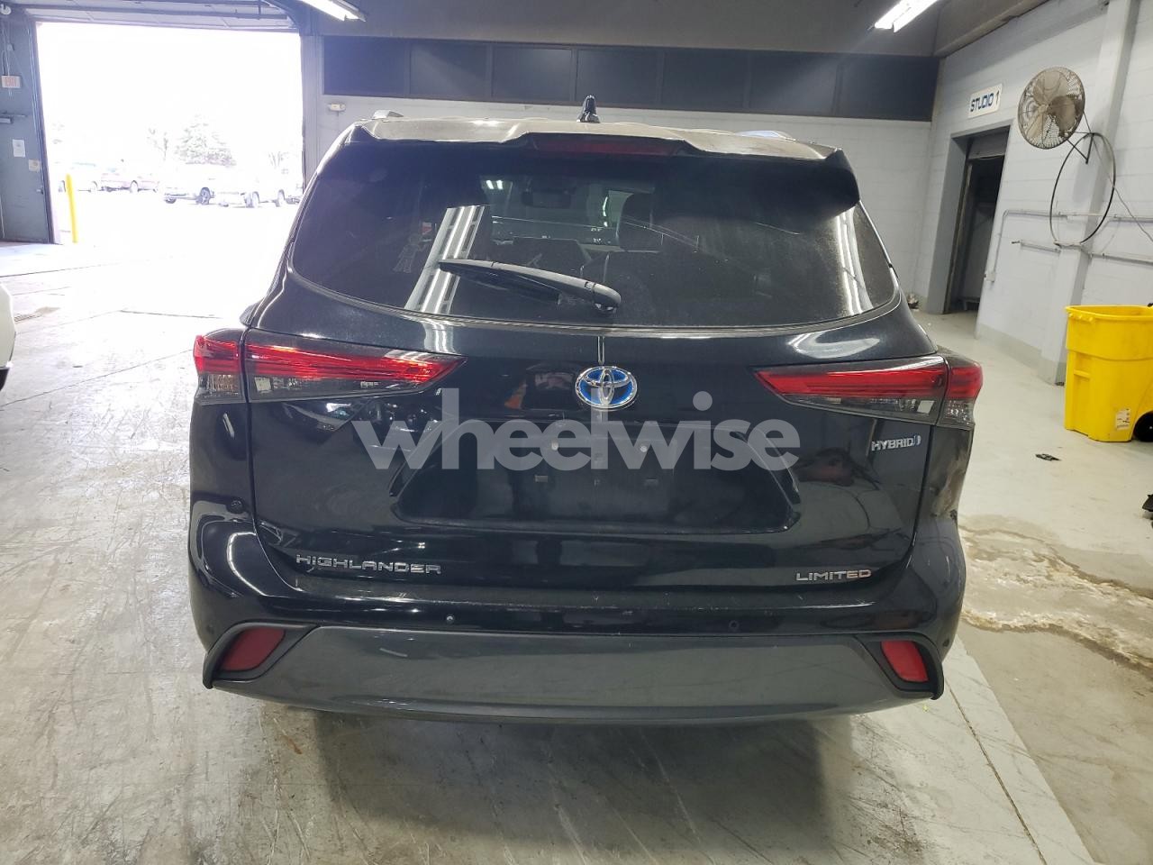 Photo 6 of 2021 TOYOTA HIGHLANDER HYBRID LIMITED (VIN 5TDXBRCH3MS017585)