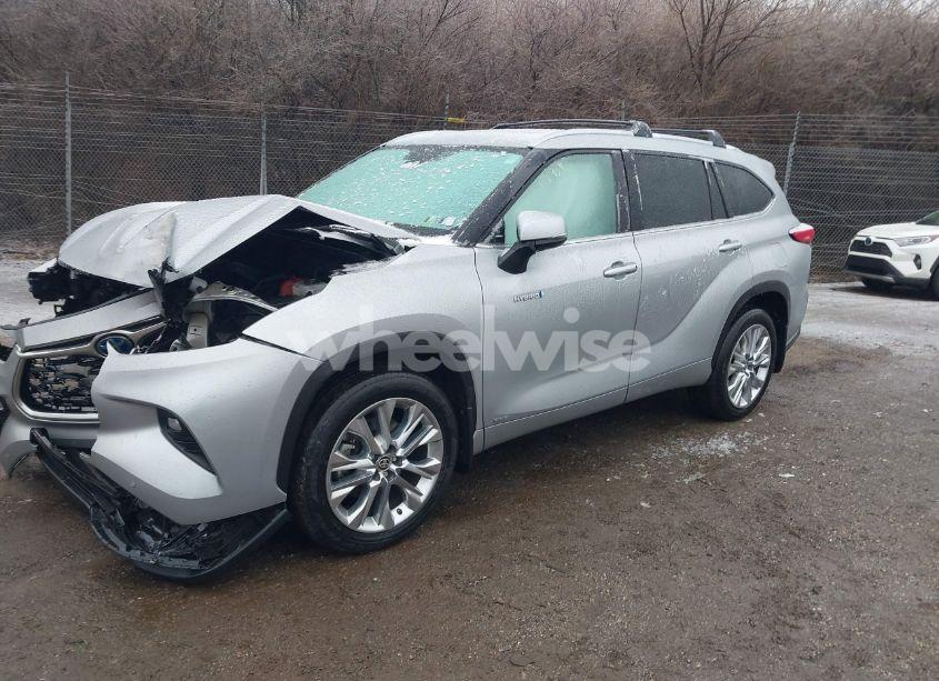 Photo 2 of 2021 Toyota Highlander HYBRID LIMITED (VIN 5TDXBRCH3MS520775)
